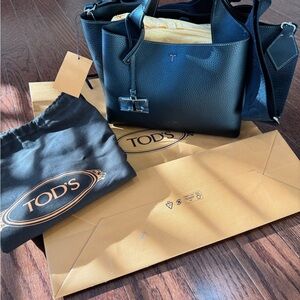 Tod's Elegant Black Leather Tote